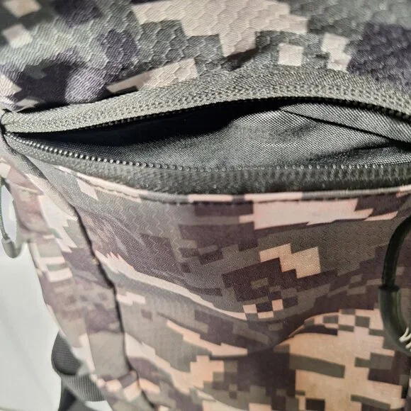 Vibedration Hydration Backpack w/o bladder - Desert Digital  display picture 2